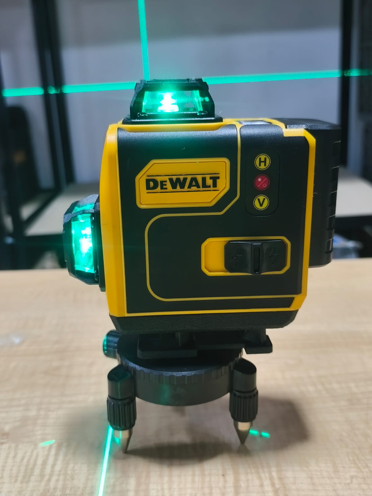 NIVEL LASER 16 LINEAS MALETIN DEWALT (S)
